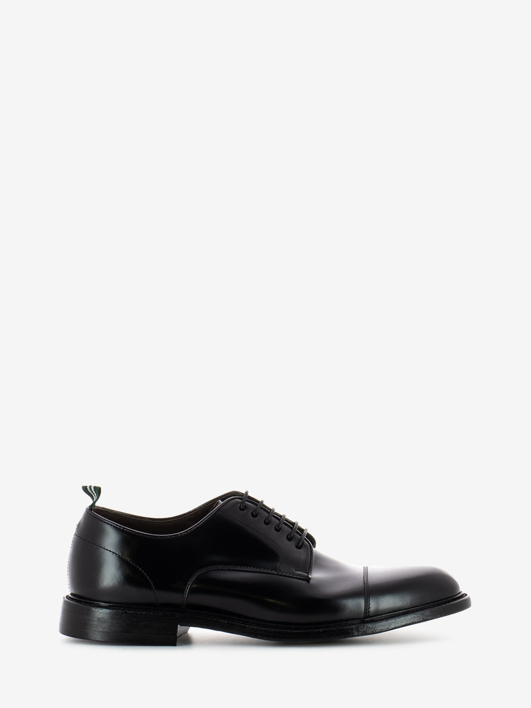 Scarpa elegante con puntale nera