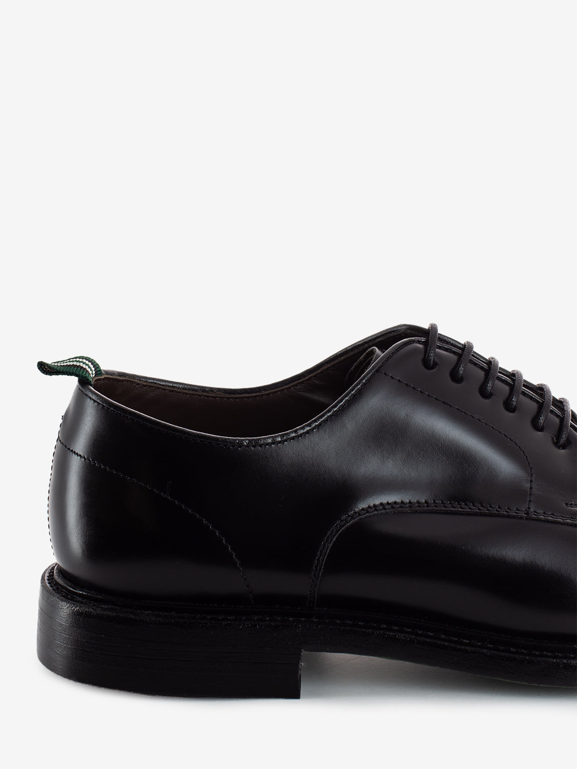 Scarpa elegante con puntale nera