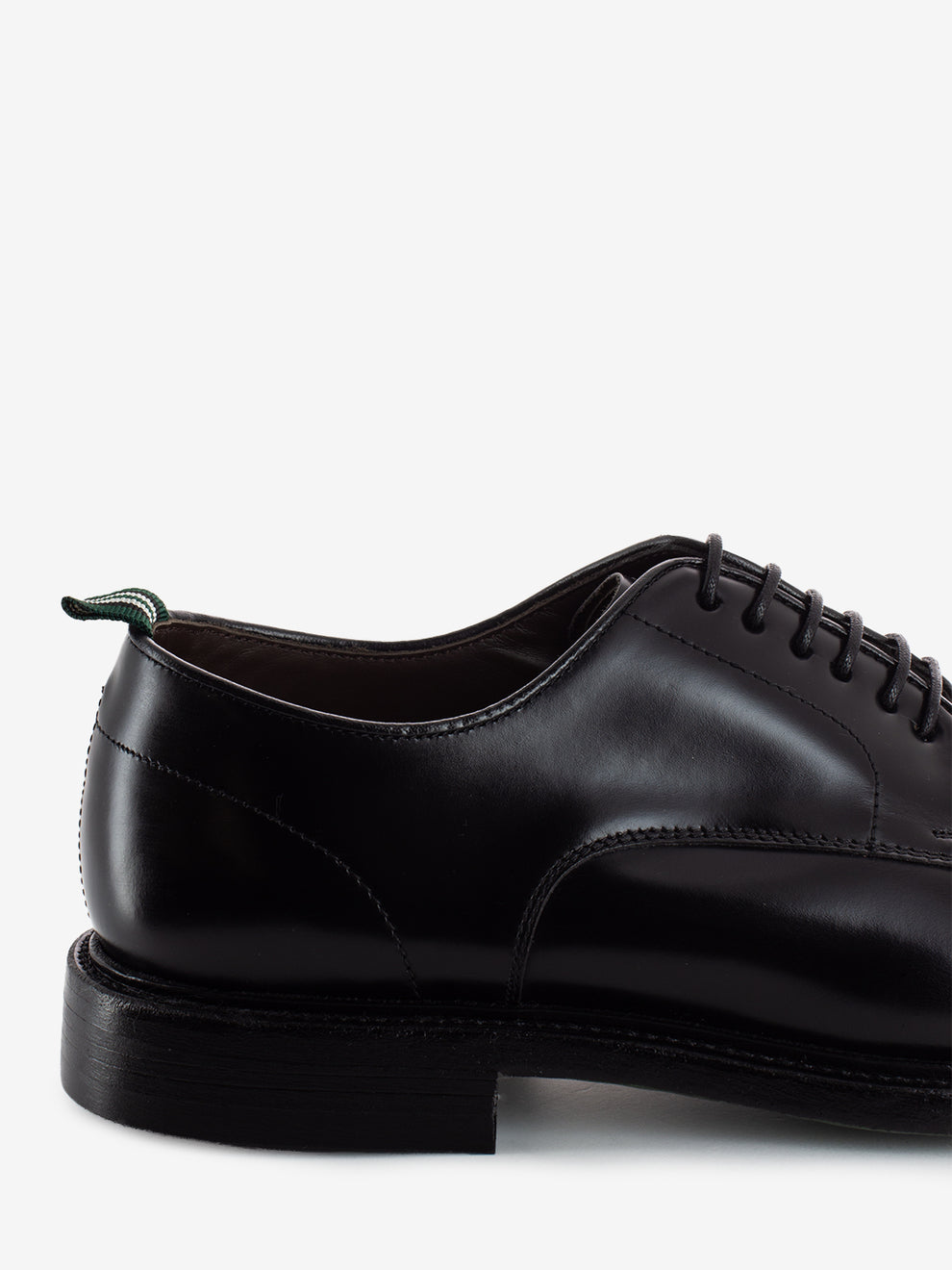 Scarpa elegante con puntale nera