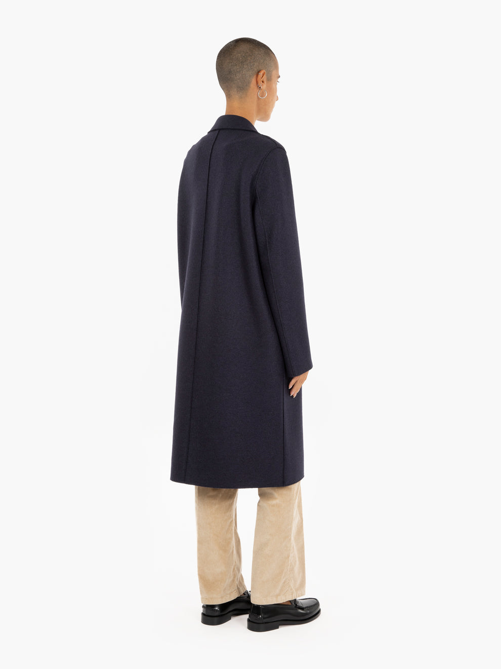 Pressed wool navy egg-shaped coat
