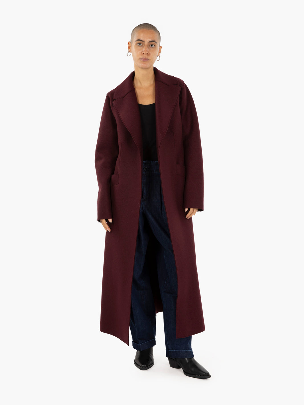 Long coat with cinabre sash