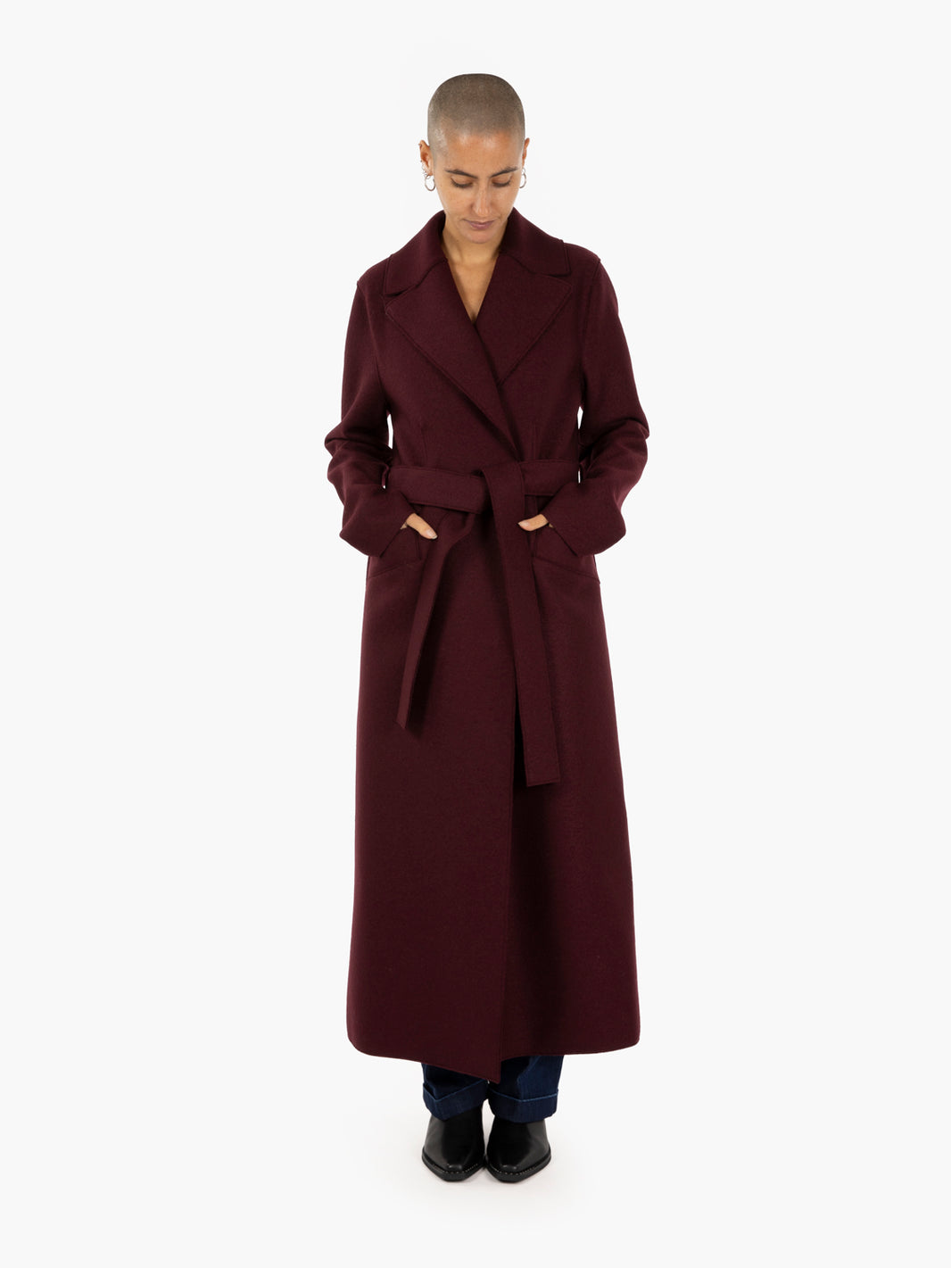 Long coat with cinabre sash