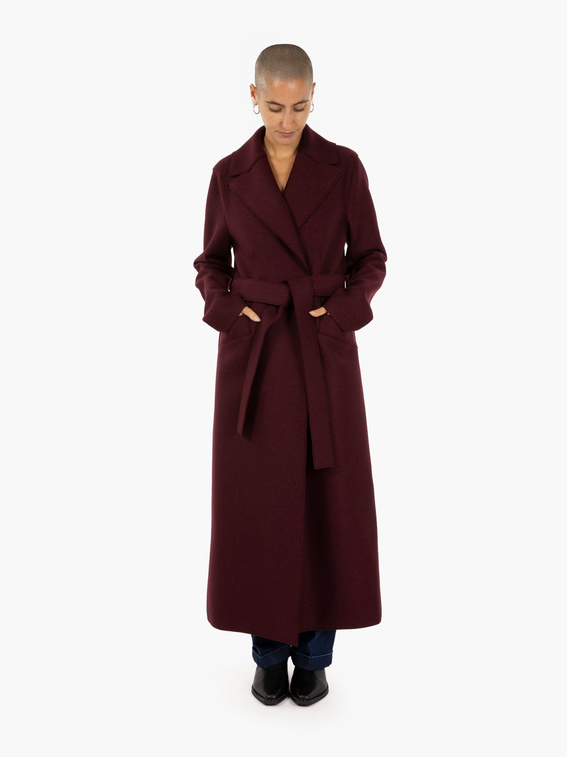Long coat with cinabre sash