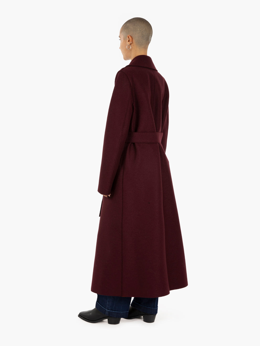 Long coat with cinabre sash