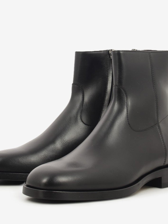BLACK LEATHER ANKLE BOOT 85504.P.0