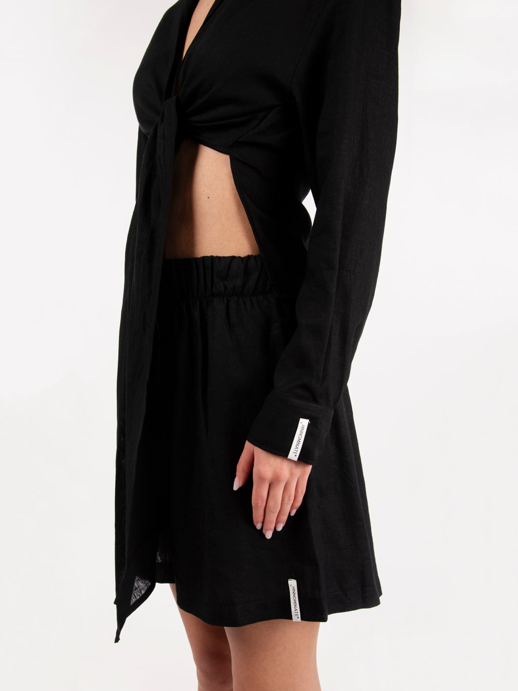 Camicia corta con nodo mappamondo nero