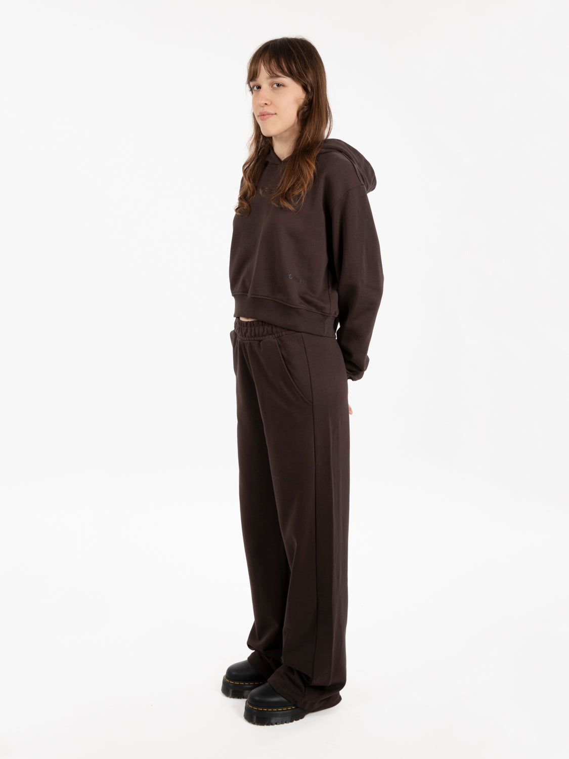 Cropped dark brown sweatshirt
