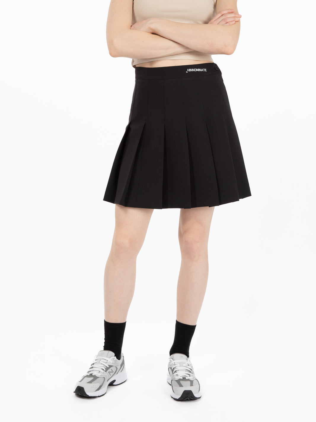 Black lettering logo pleated skirt