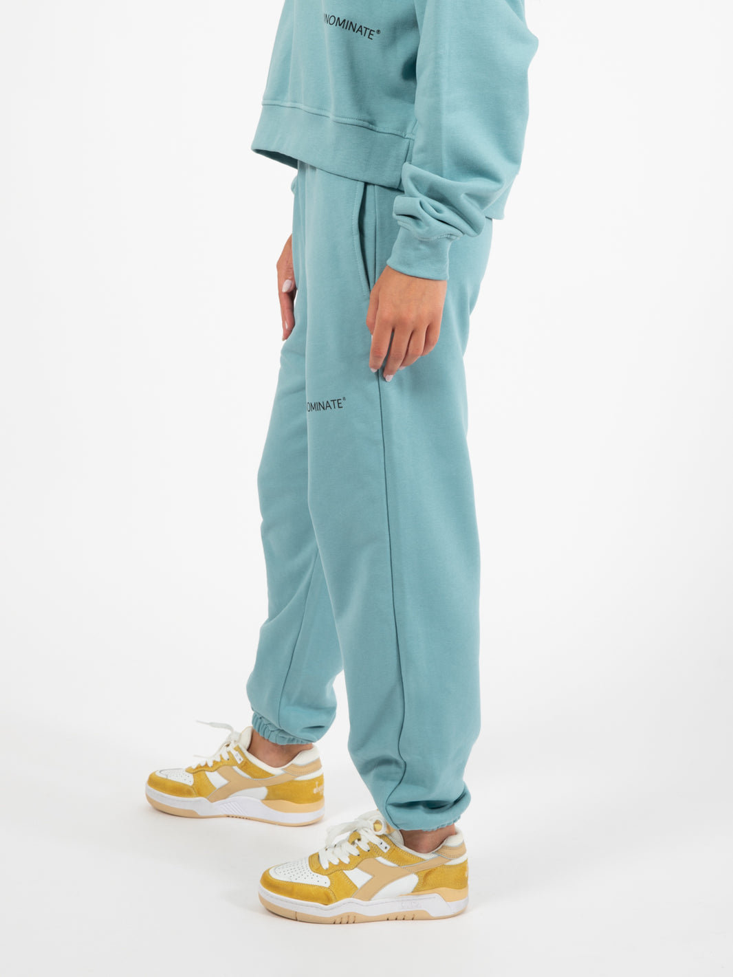 Jogger in felpa con stampa parrot