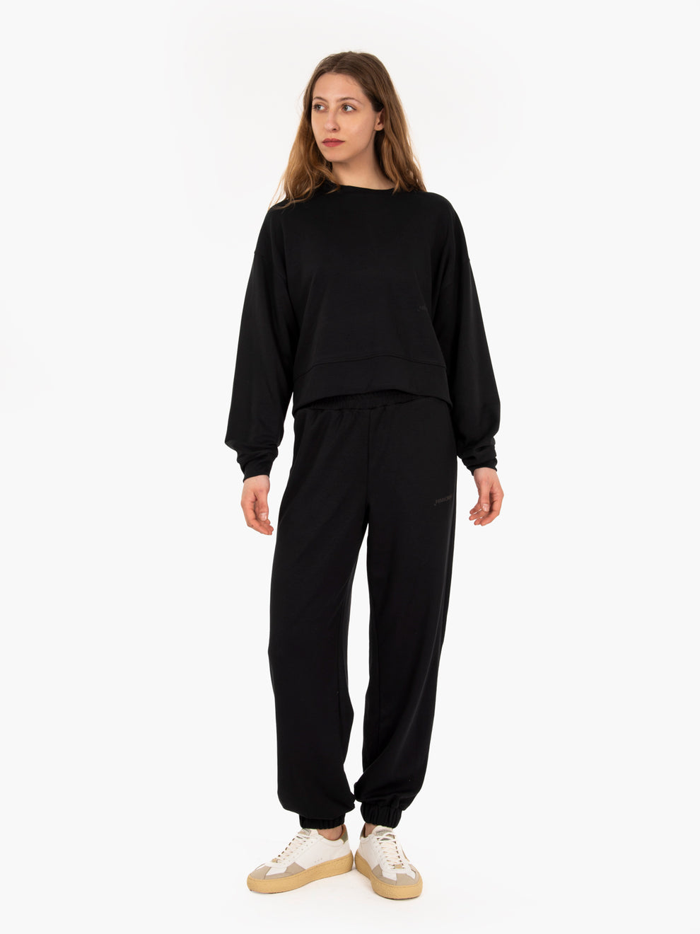Jogger modal con fondo elastico nero