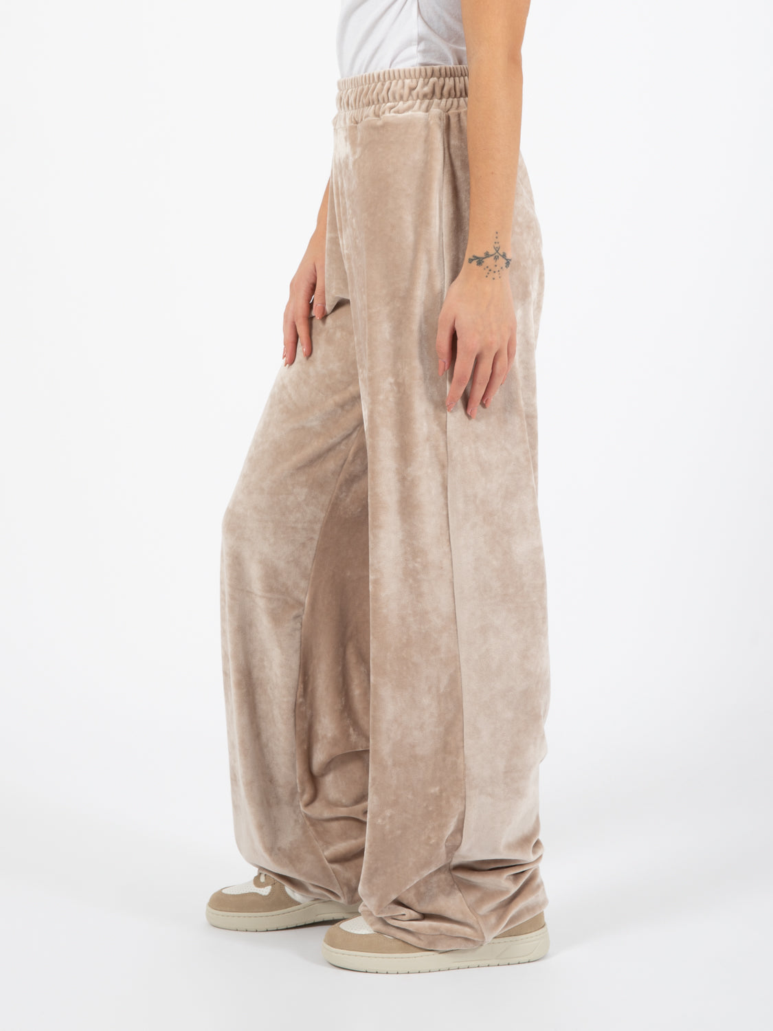 Straight trousers in hazelnut chenille