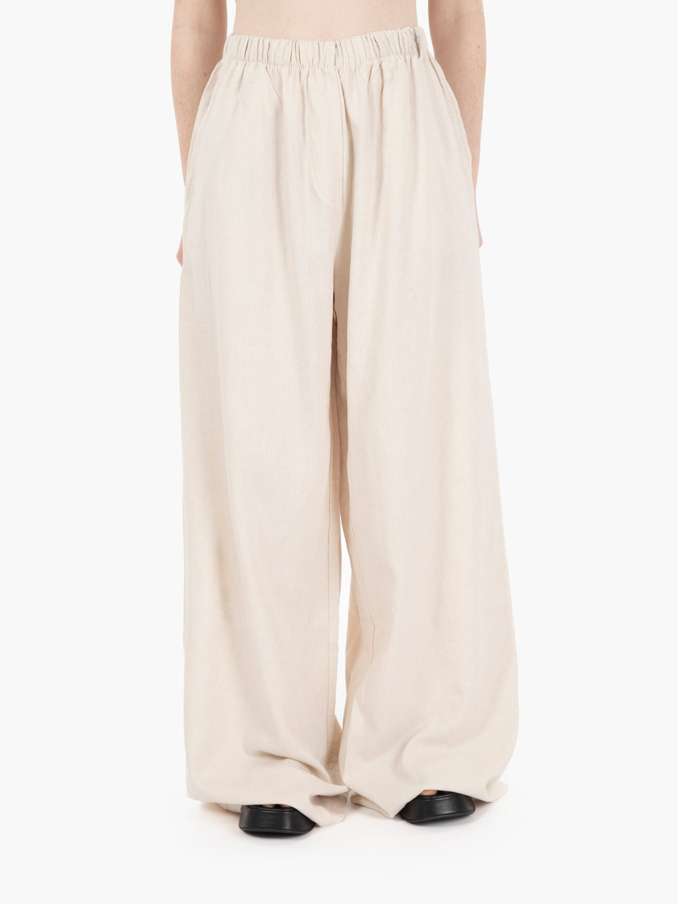 Wide leg trousers in ecru linen