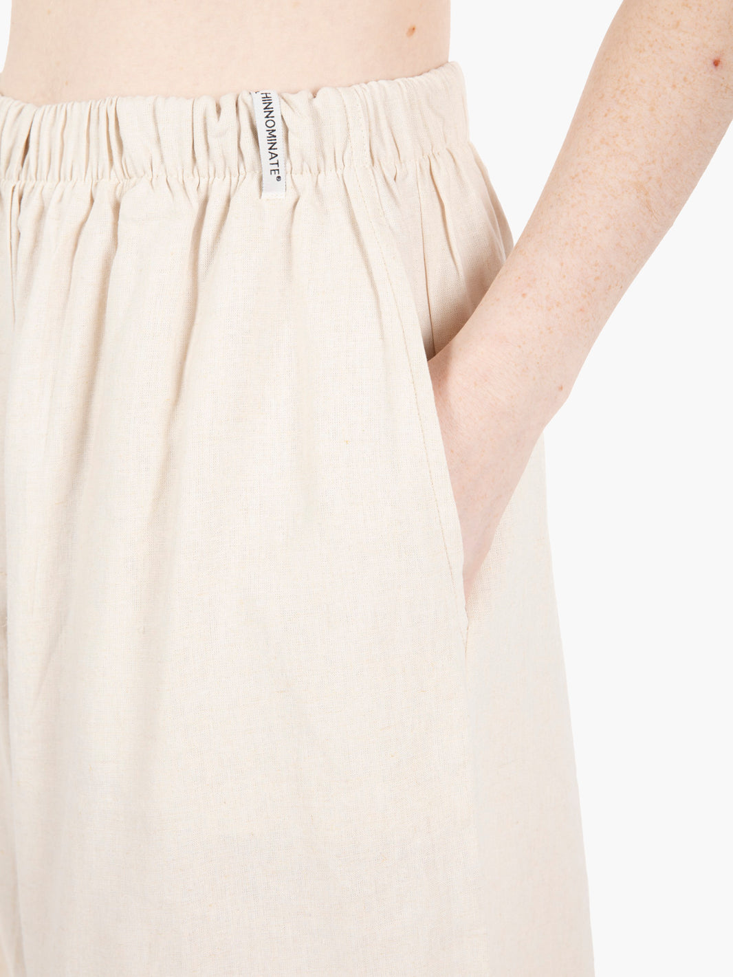 Wide leg trousers in ecru linen