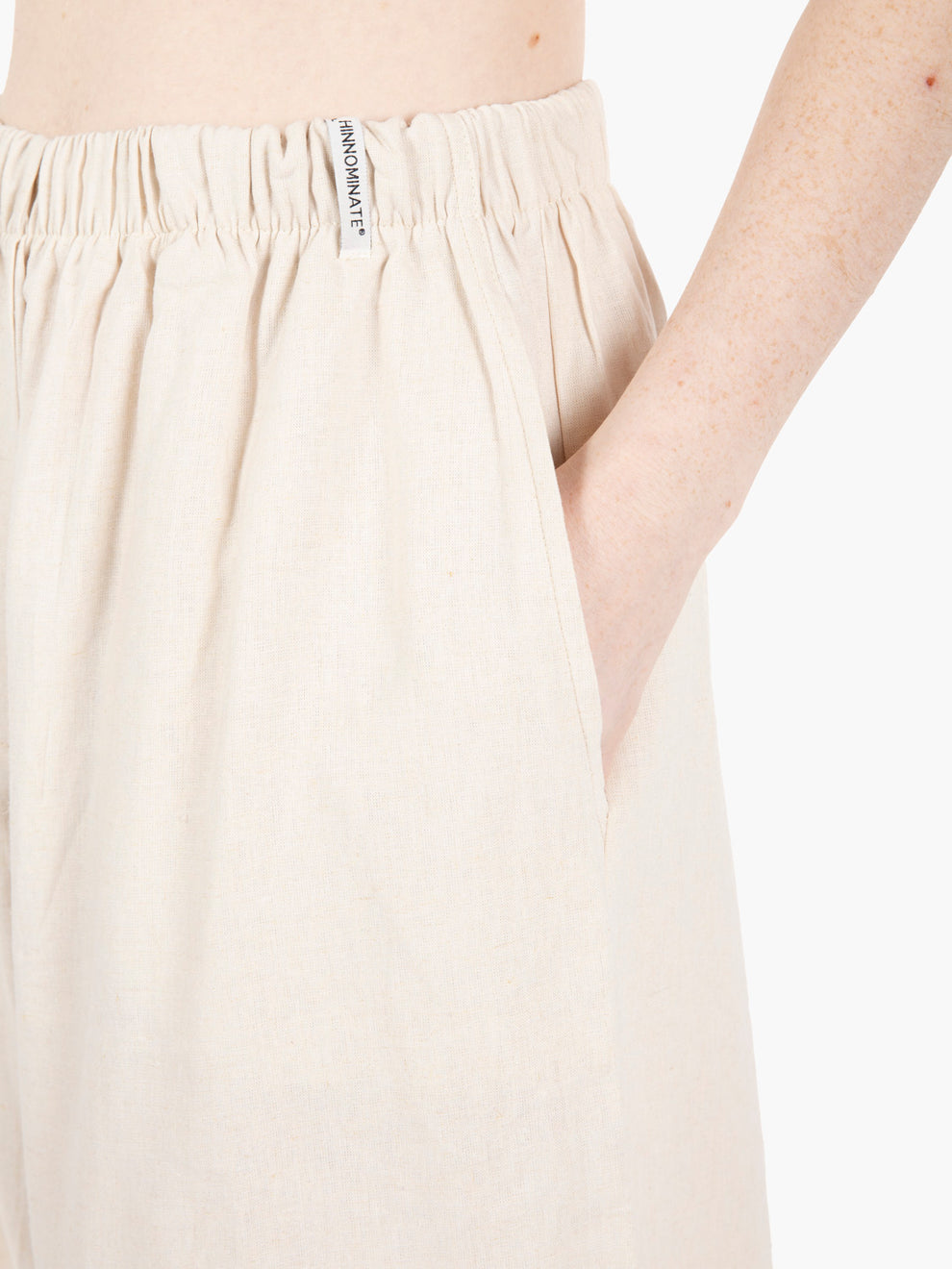 Wide leg trousers in ecru linen