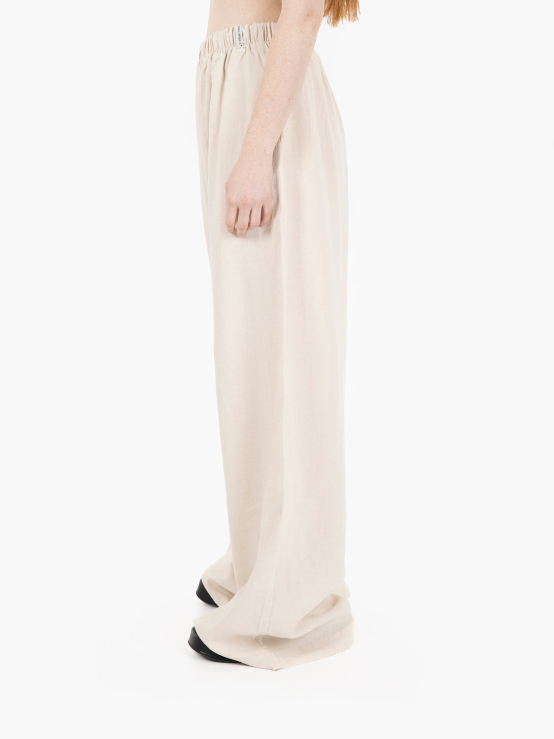 Wide leg trousers in ecru linen