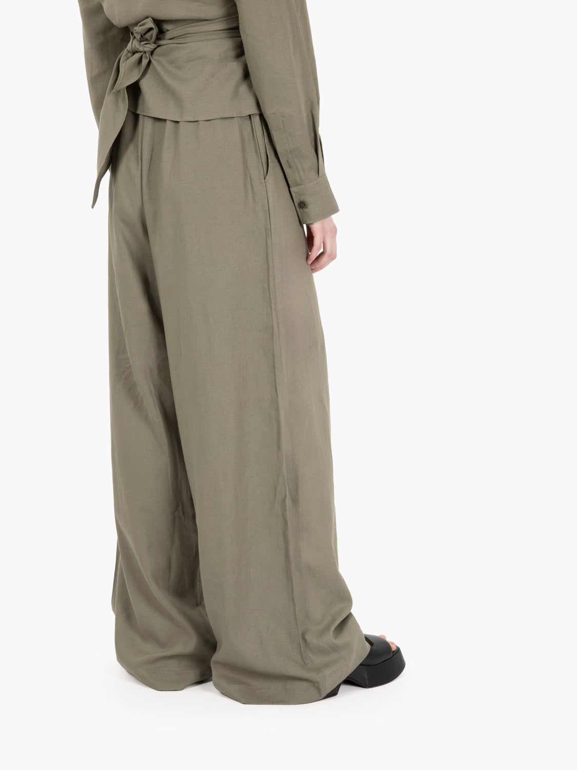 Pantaloni gamba larga in lino muschio
