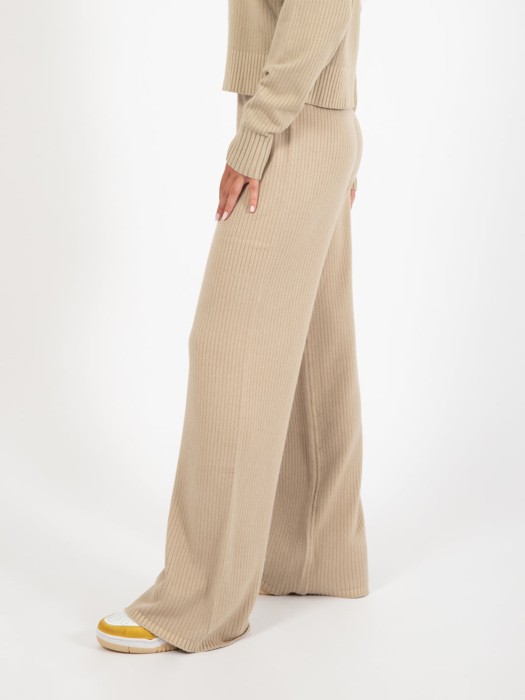 Pantaloni in maglia nocciola