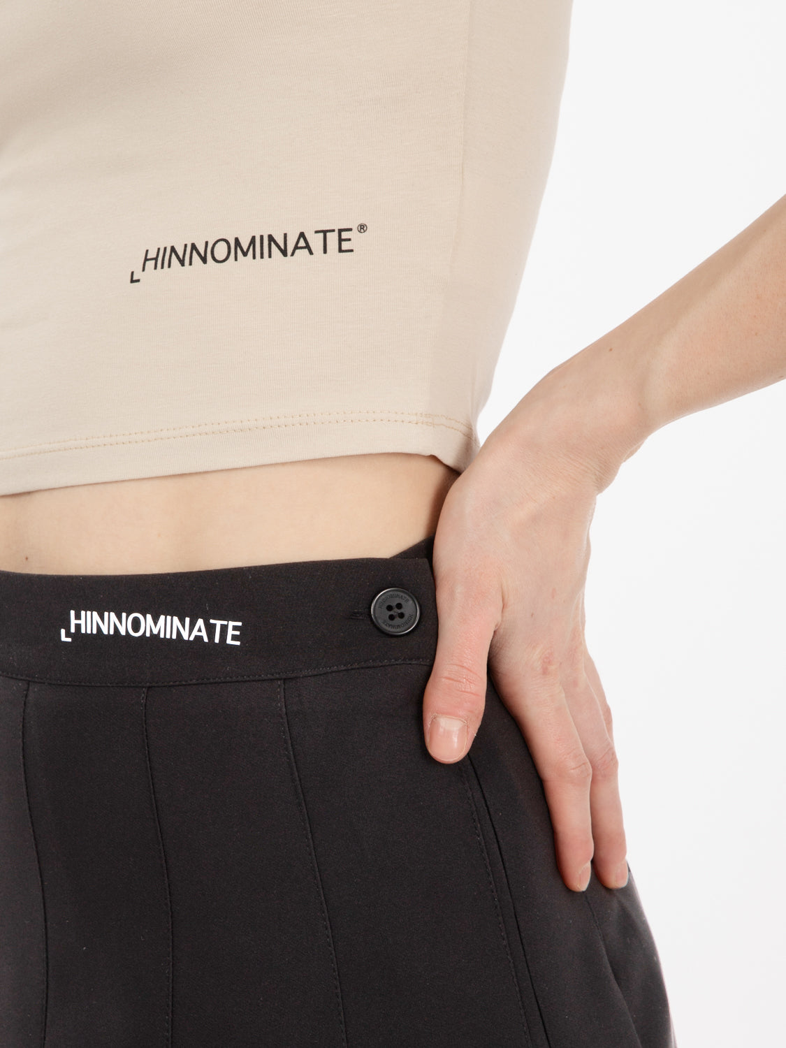 Black lettering logo pleated skirt