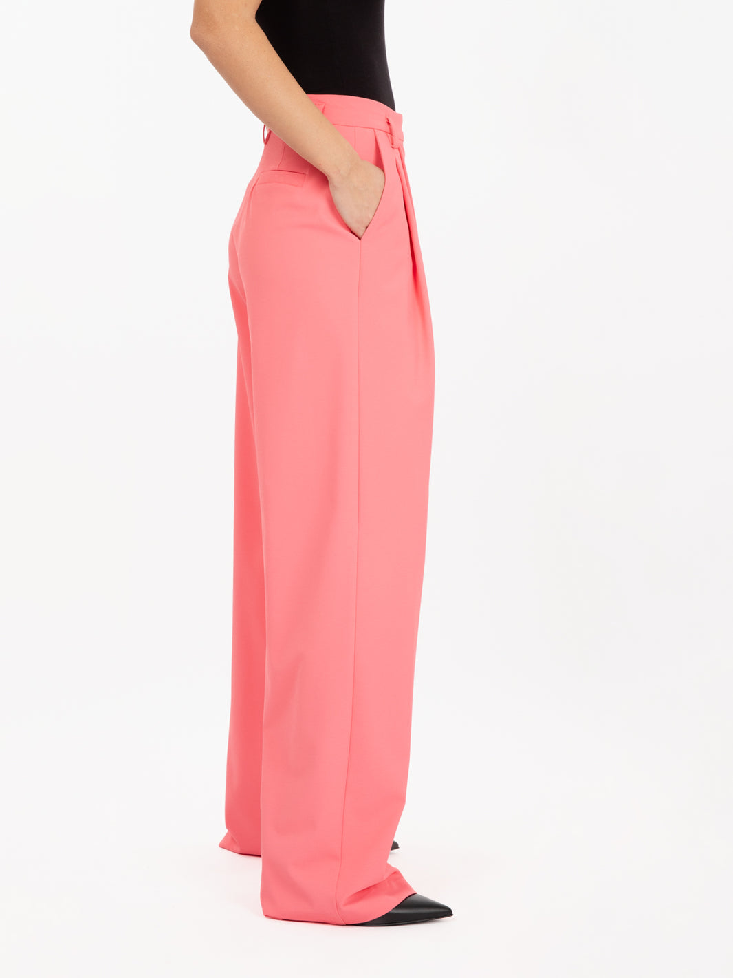 Wide trousers with coral pleats