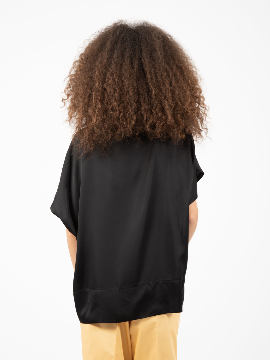 Blusa viscosa scollo a V nera