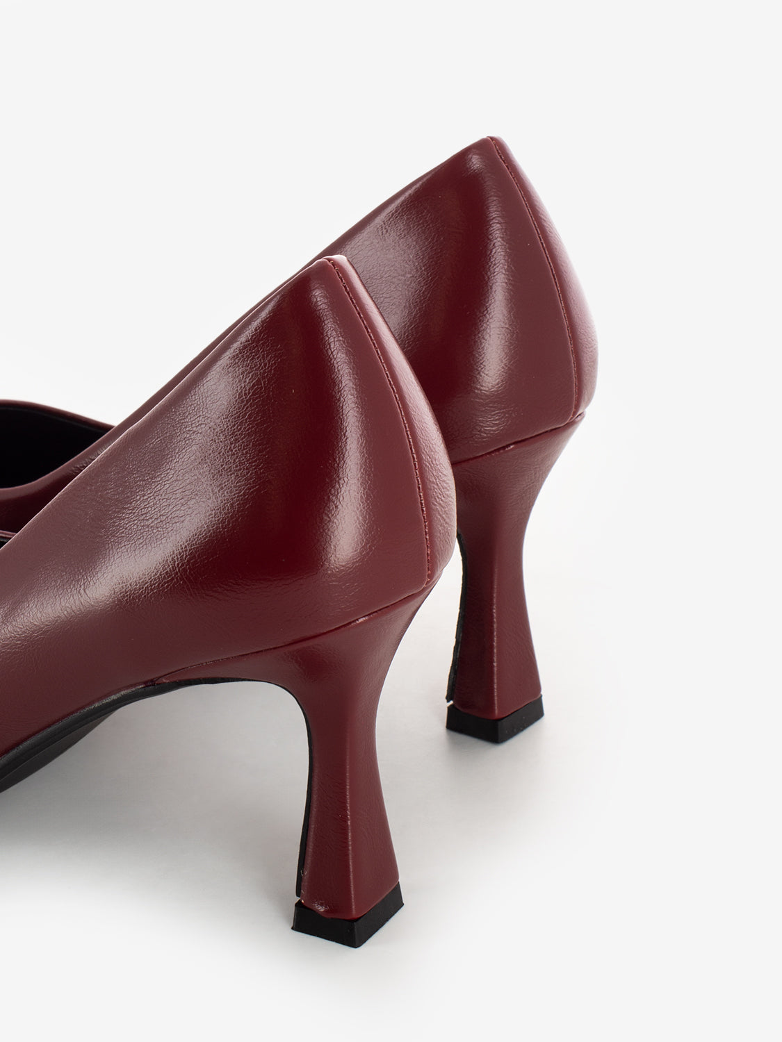 Cecilia décolleté in red eco-leather