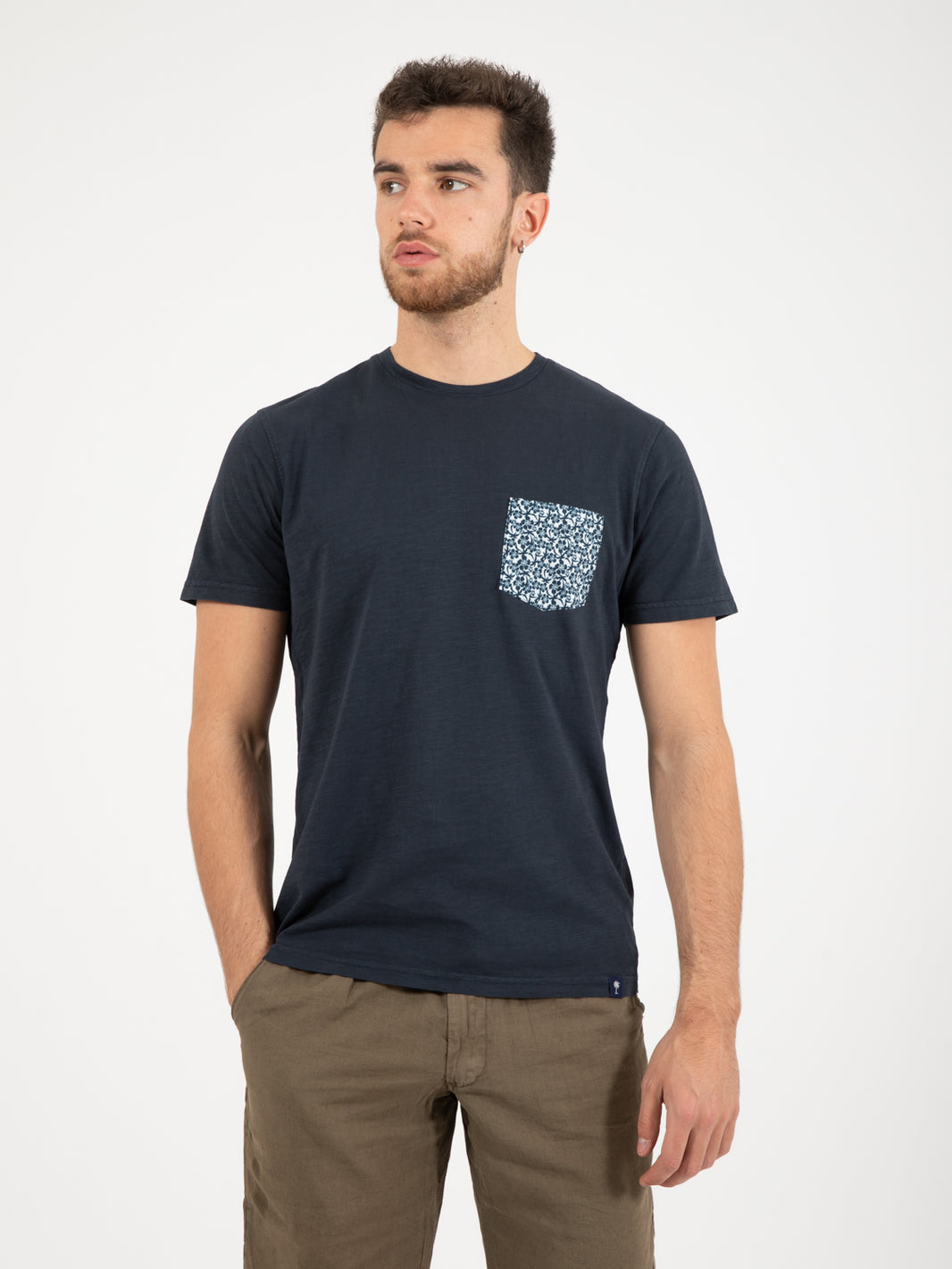 Blue floral pattern pocket t-shirt