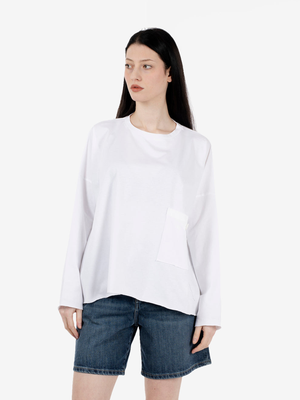 White long-sleeved T-shirt