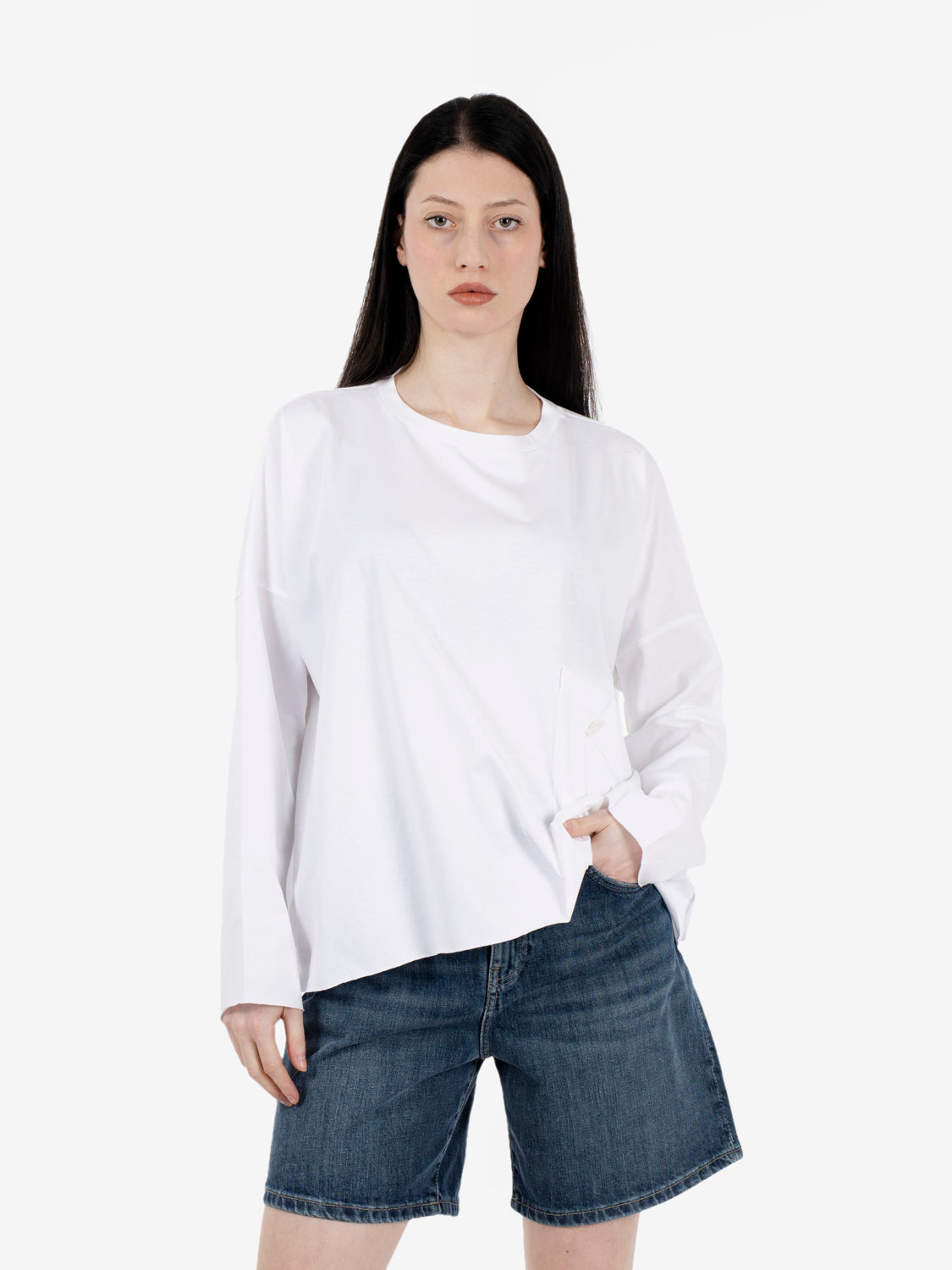 White long-sleeved T-shirt