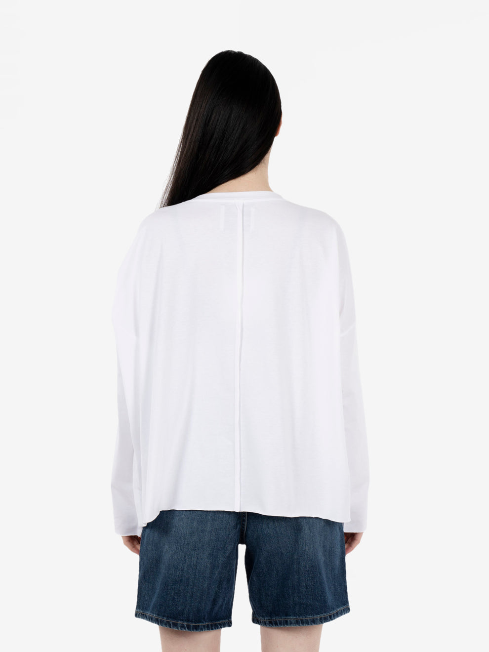 White long-sleeved T-shirt