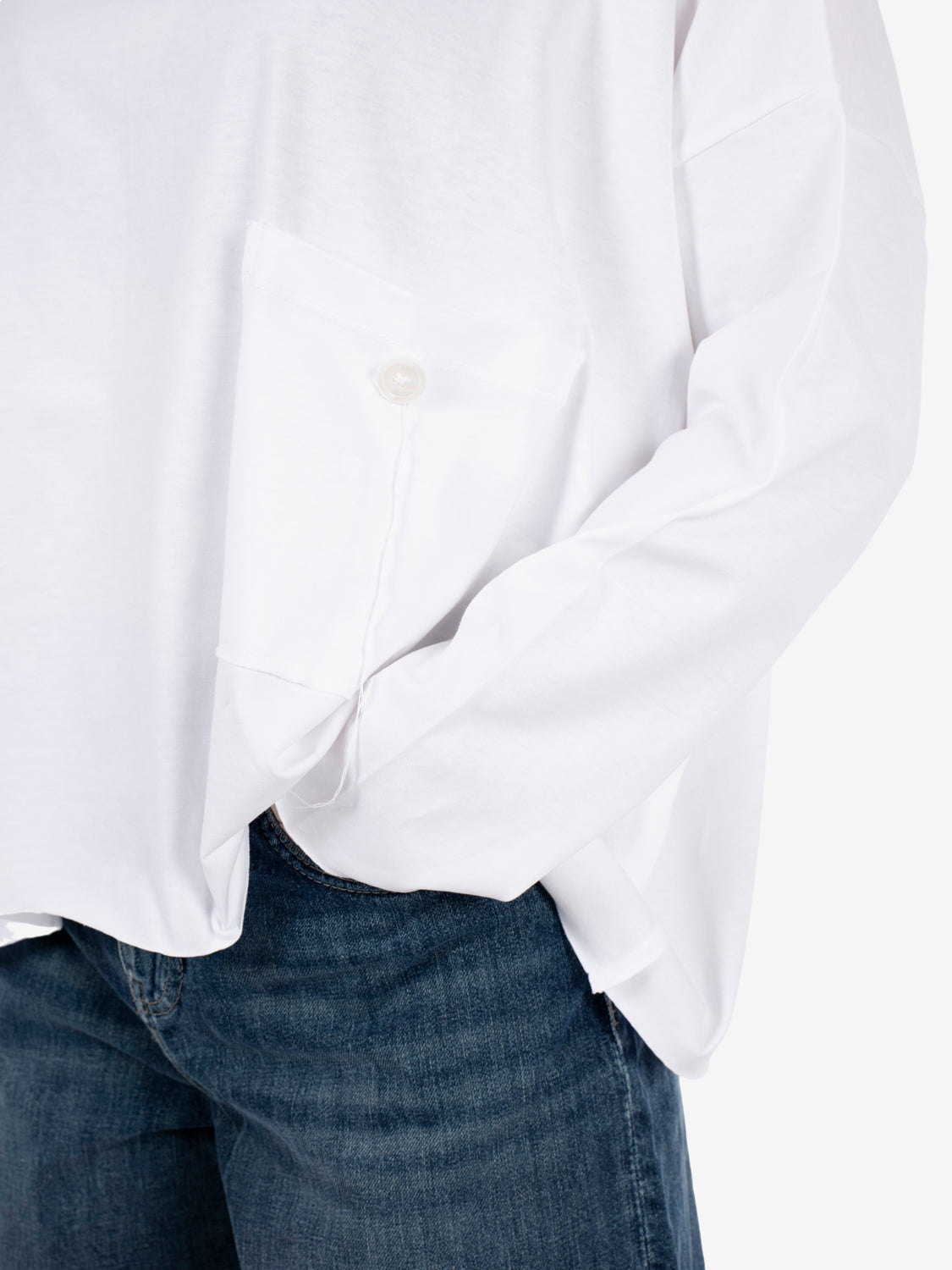 White long-sleeved T-shirt