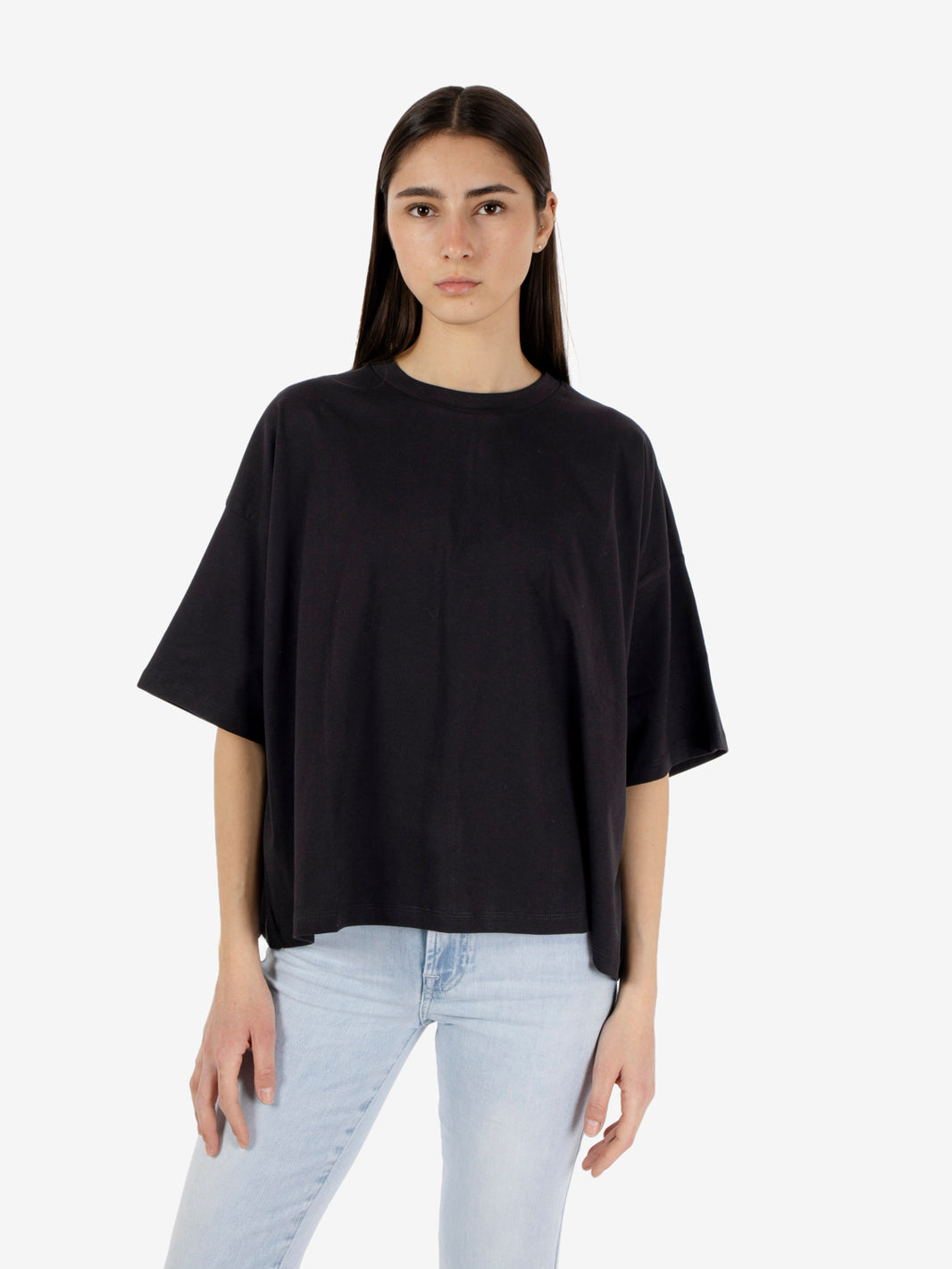 T-shirt over nero
