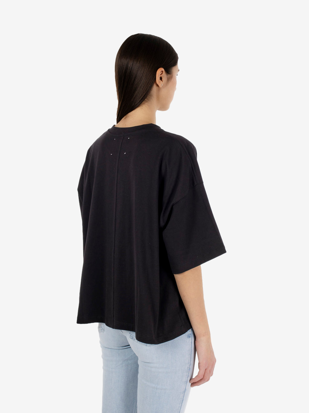 T-shirt over nero