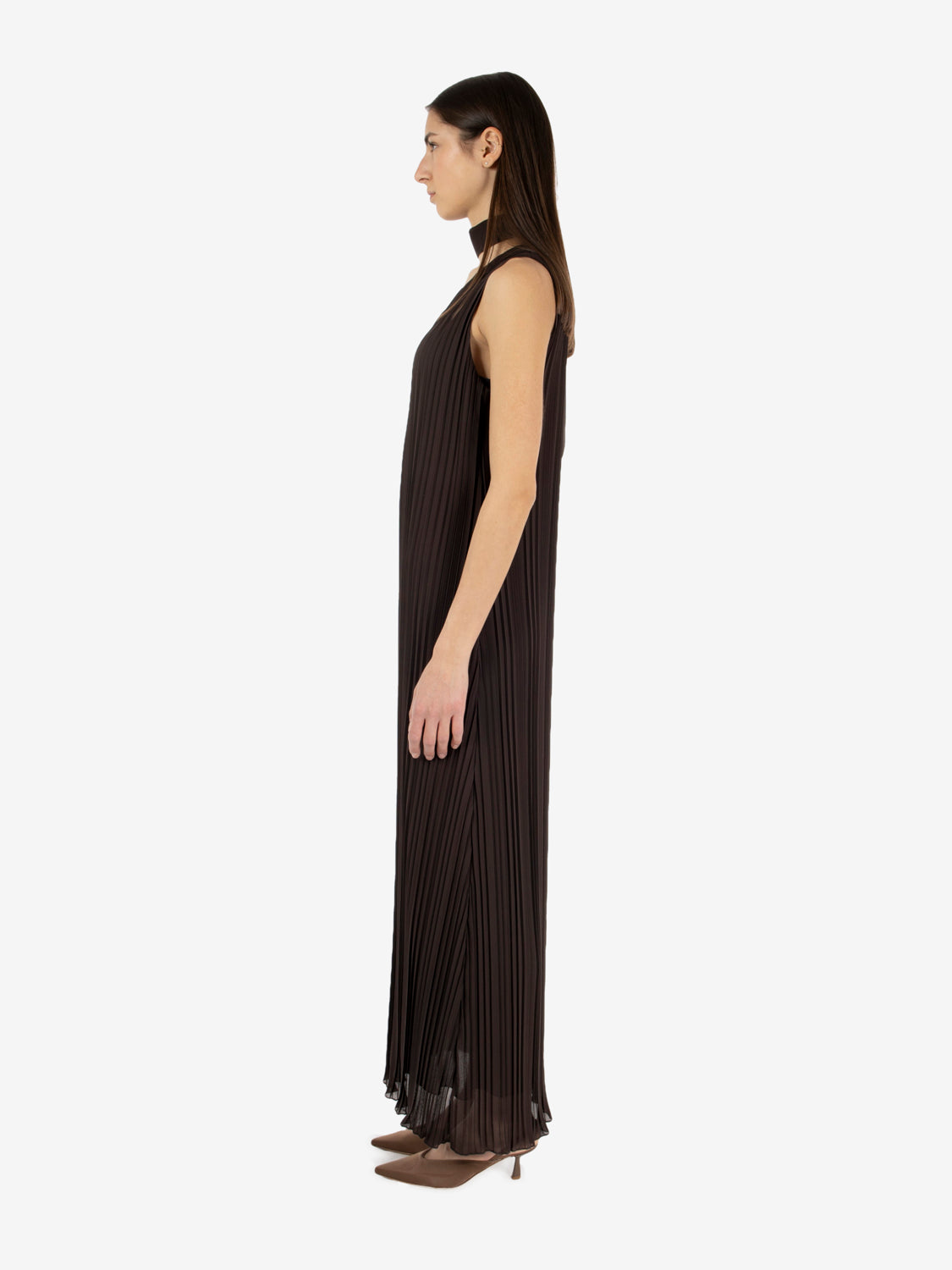 Long pleated chocolate dress