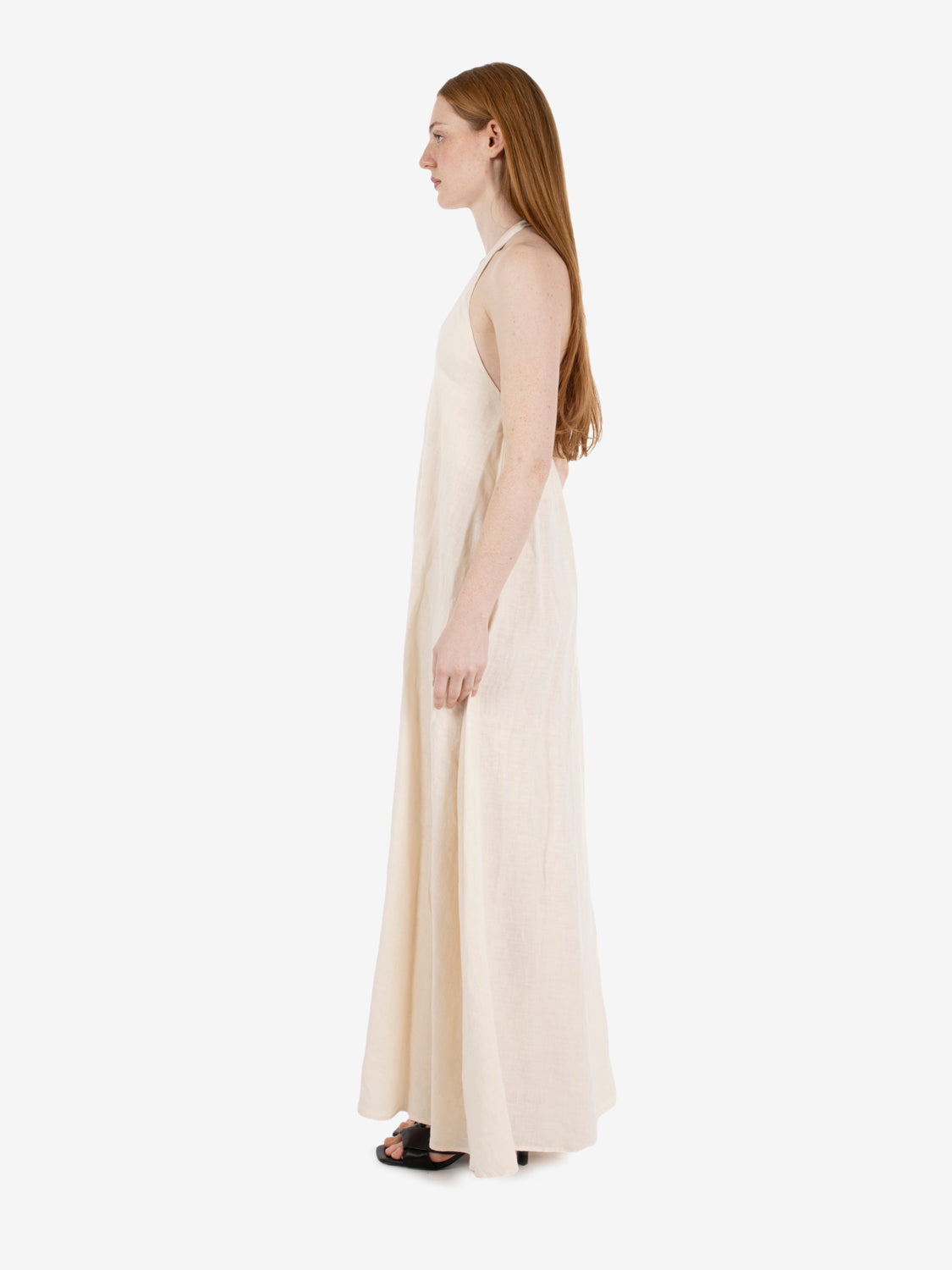 Long dress with halter neckline in butter color