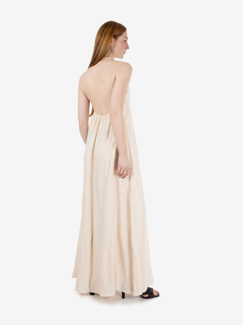 Long dress with halter neckline in butter color