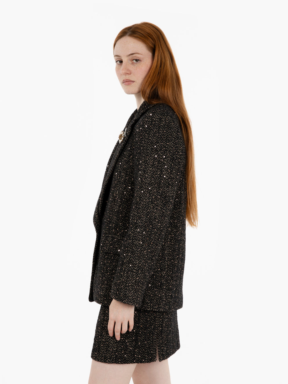 Blazer with sequins and dark brown brooch