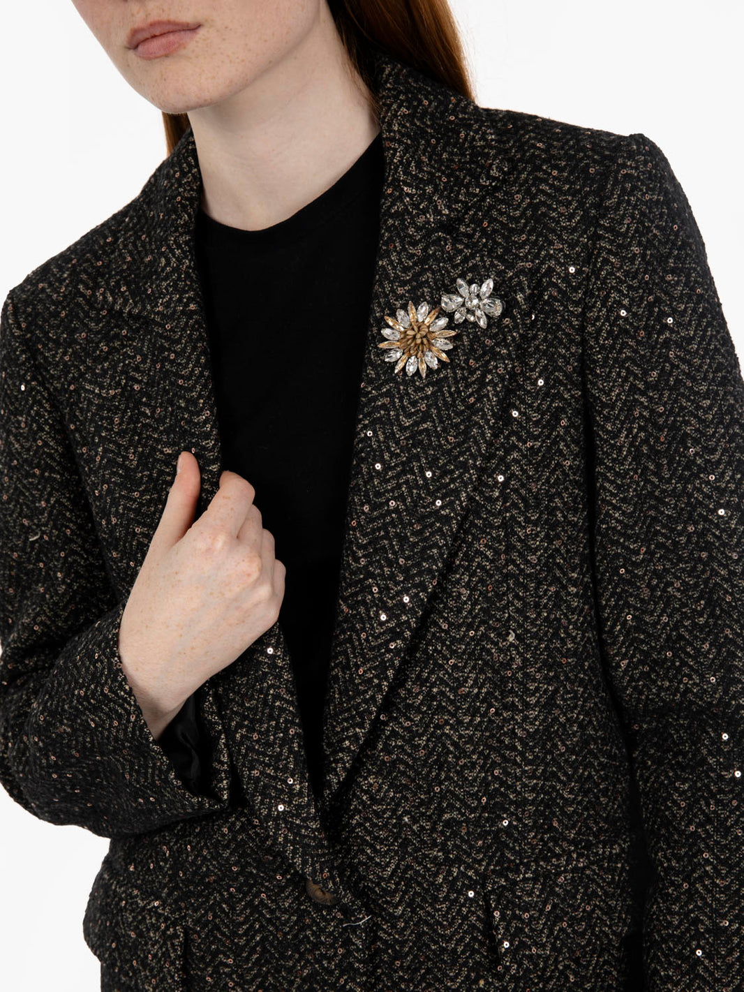 Blazer with sequins and dark brown brooch