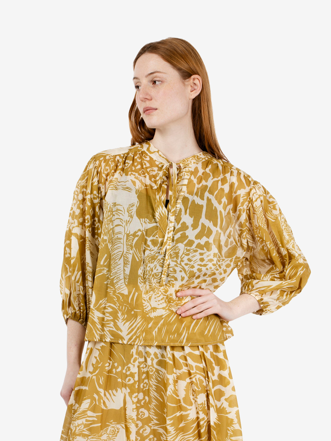 Blusa fantasia oliva