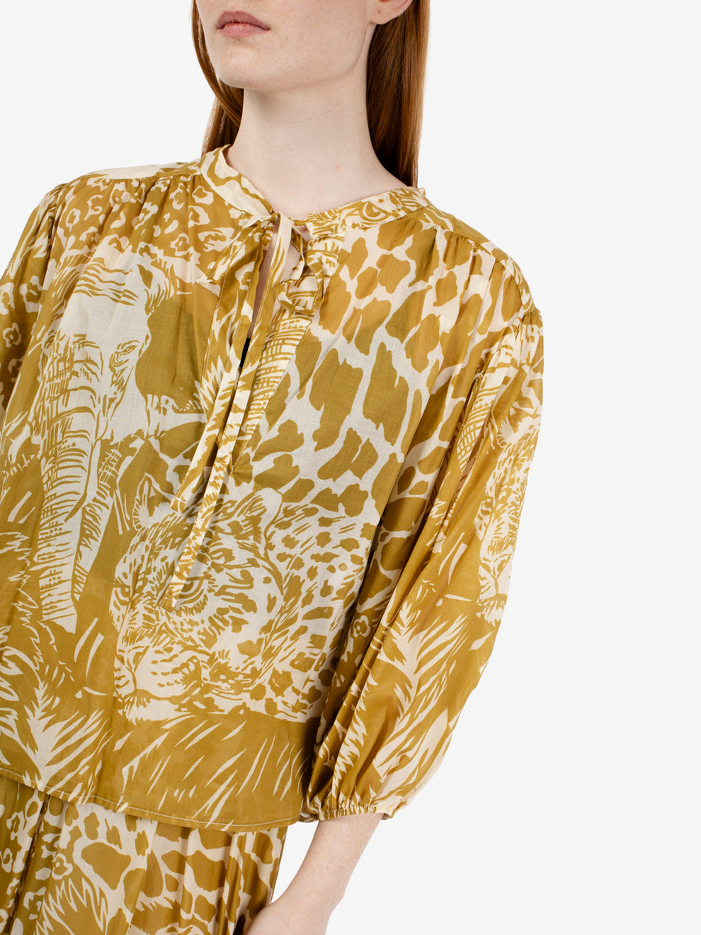 Blusa fantasia oliva