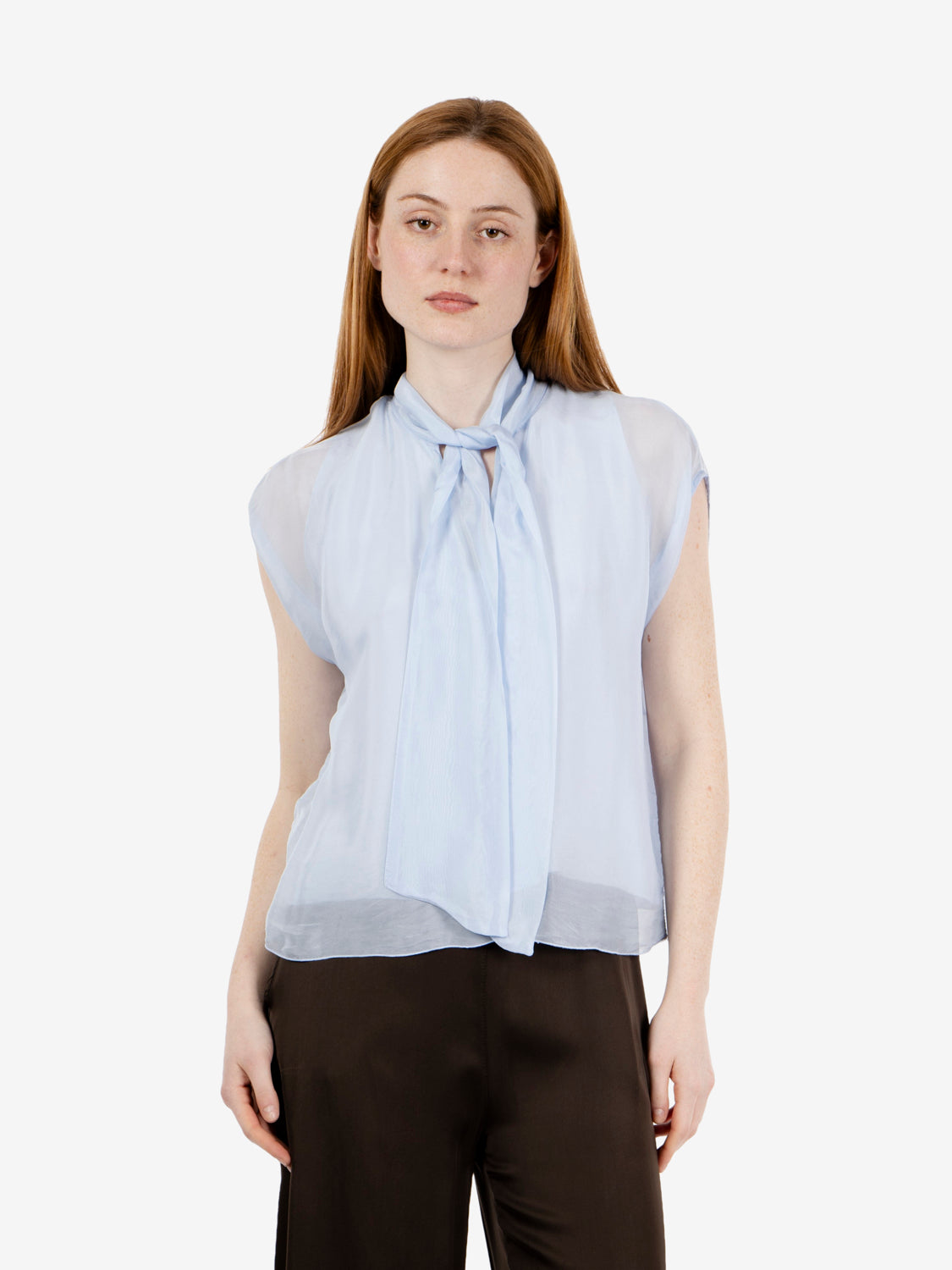 Sleeveless blouse with blue bow