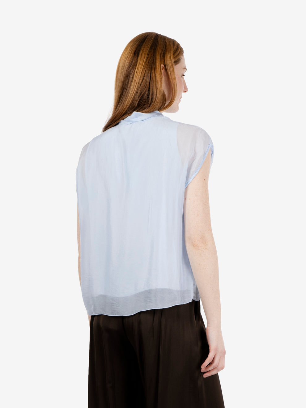 Sleeveless blouse with blue bow