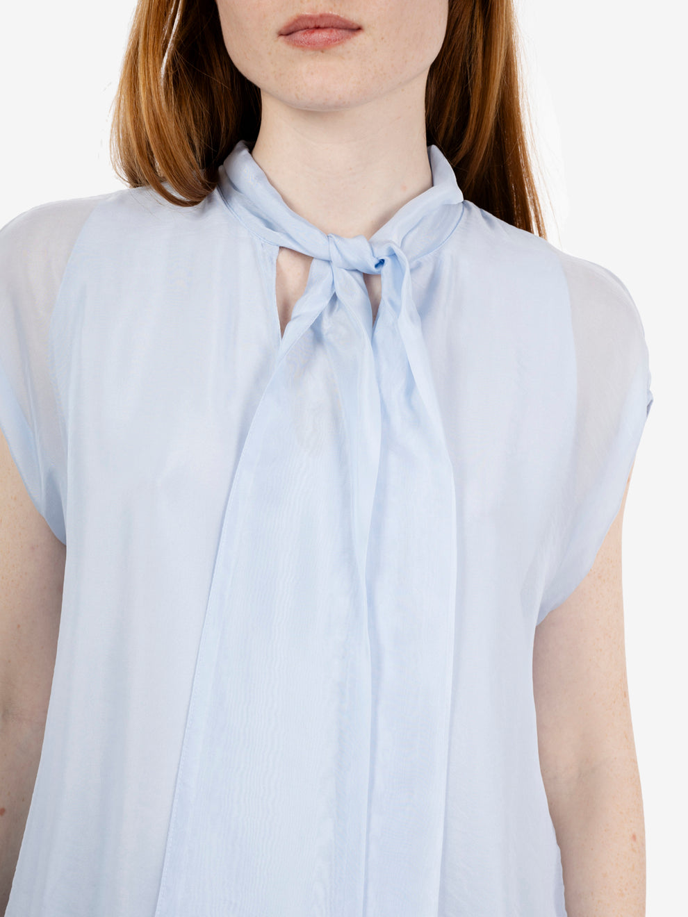 Sleeveless blouse with blue bow