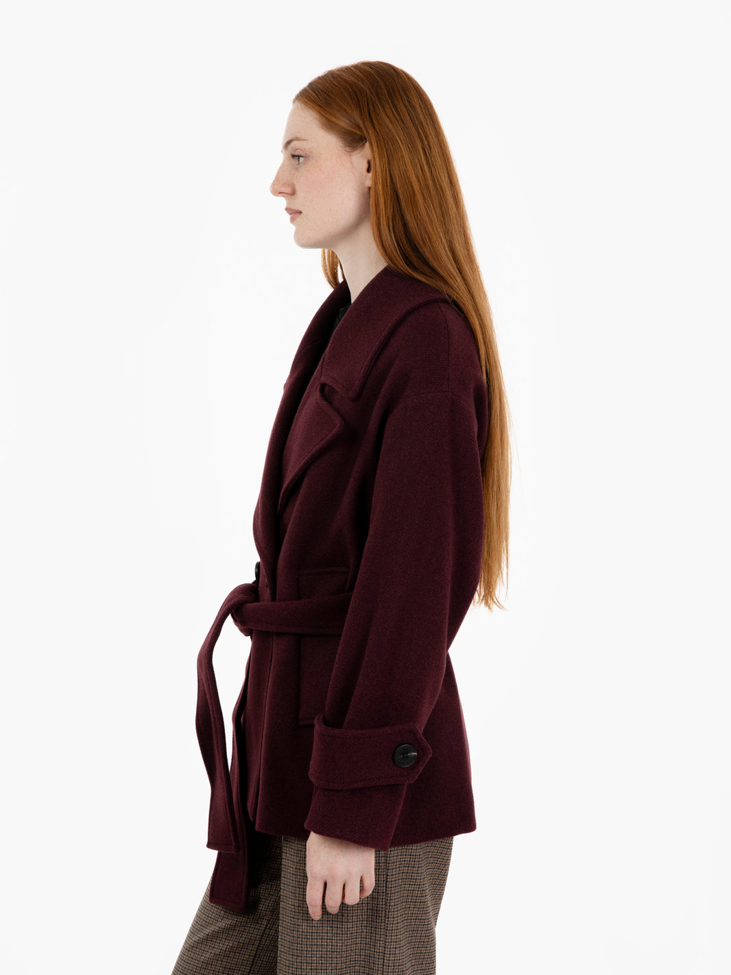 Cappotto corto con fusciacca bordeaux