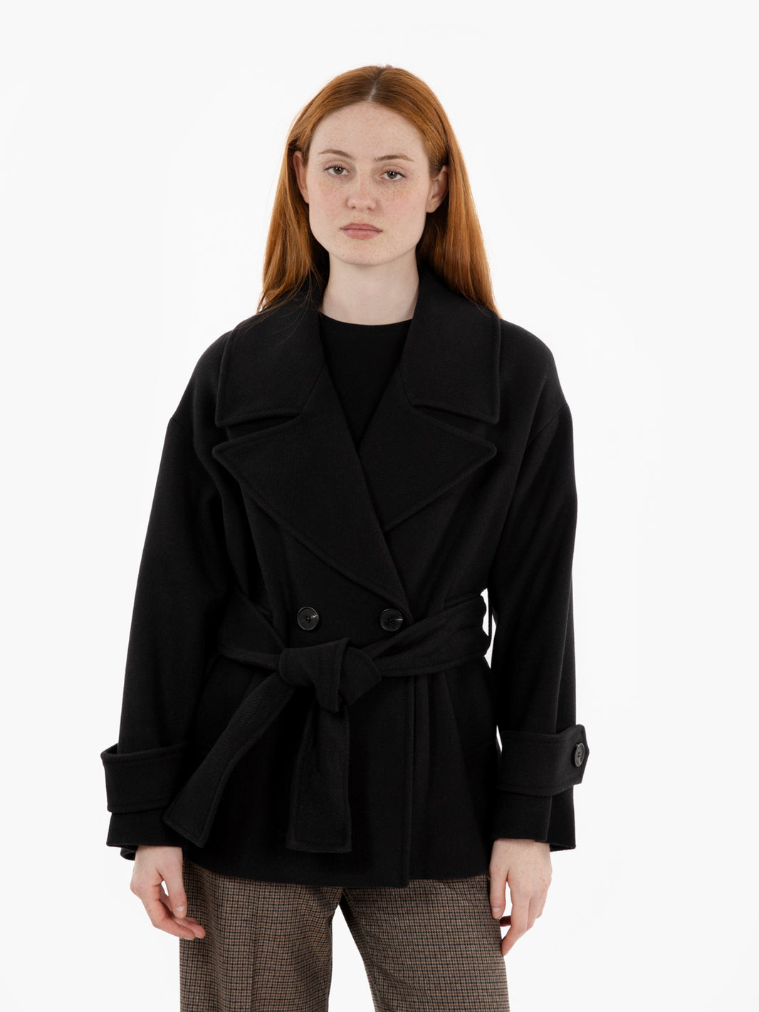 Cappotto corto con fusciacca nero