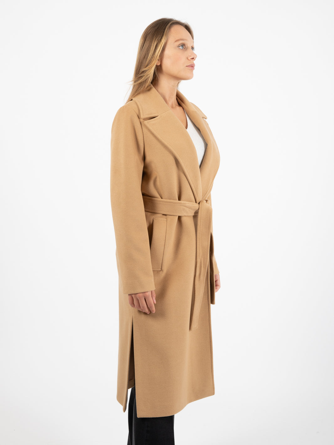 Cappotto lungo con cintura cammello