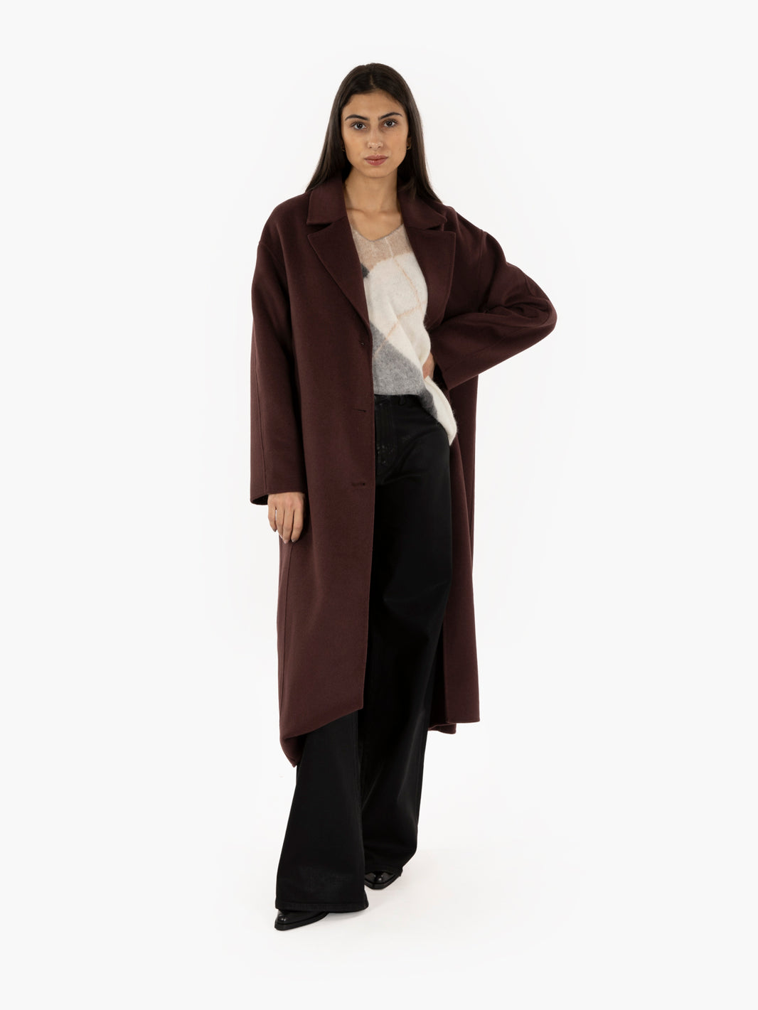 Long single-breasted burgundy coat
