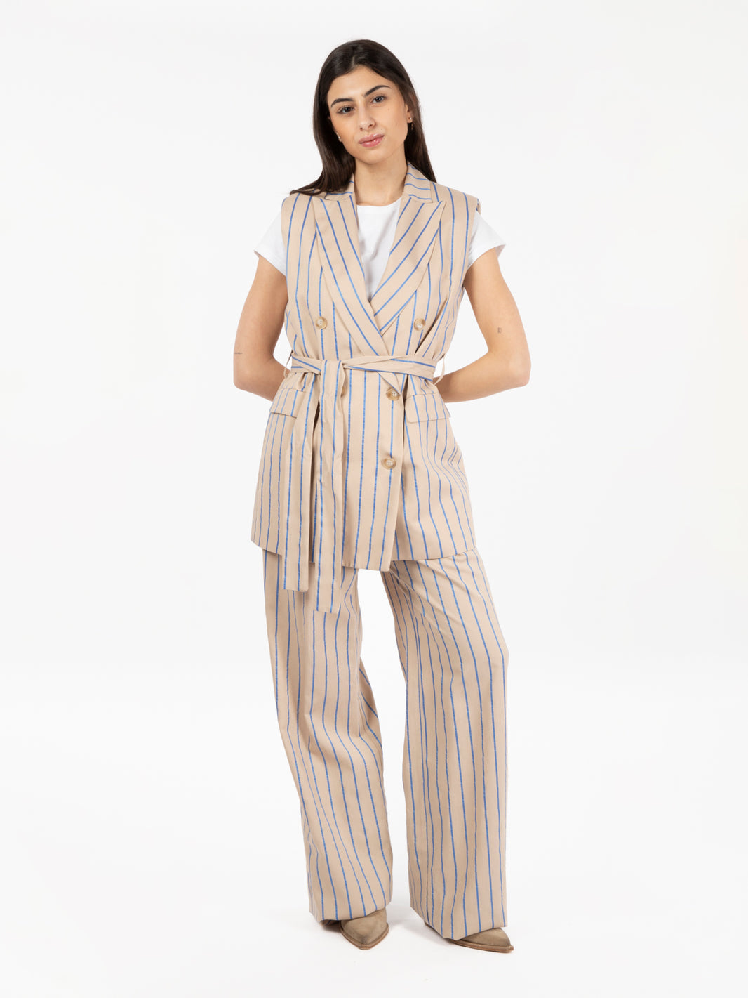 Gilet con cintura fantasia a righe beige / blu