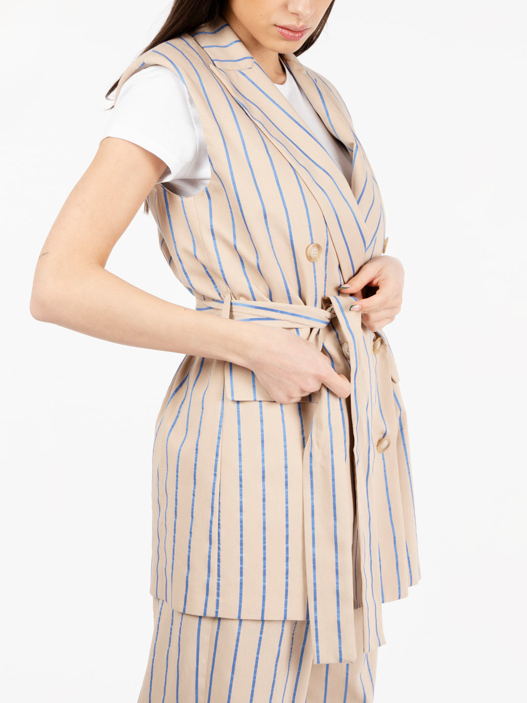 Gilet con cintura fantasia a righe beige / blu