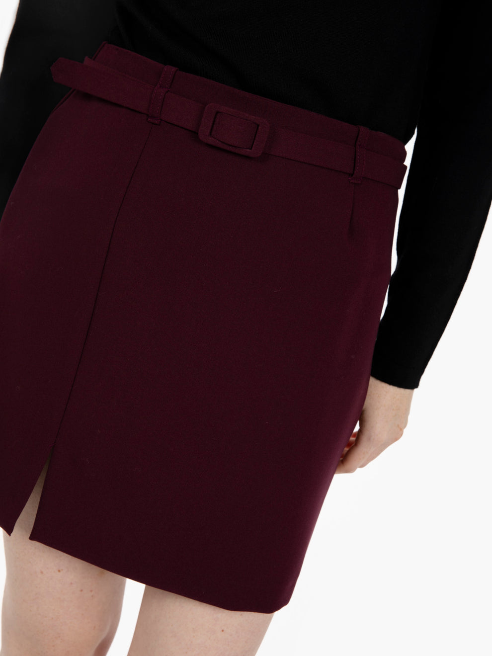 Short skirt with burgundy belt