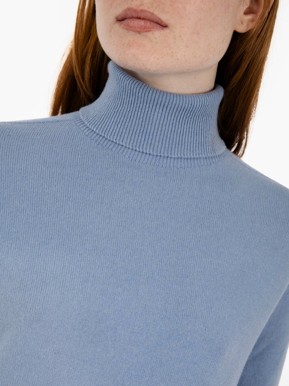 Powder wool turtleneck sweater